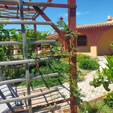 Casa Marina Lu Tuvaraggiu Hébergement de vacances *