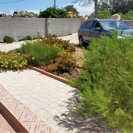 Casa Marina Lu Tuvaraggiu بيت للعطل *